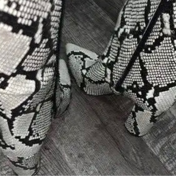INC Snakeskin Boots NIB! - Picture 1 of 3